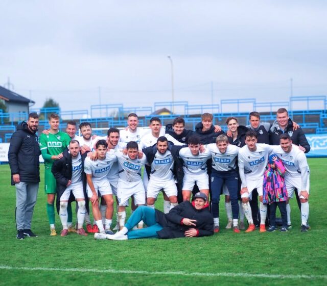 ⚽️ Advent startujeme soutěží! ⚽️

První adventní neděli rozjíždíme s parádou, hrajeme o masáž u našeho týmového maséra @nytra.petr Kdo Petra zná, ví, že jeho ruce drží náš tým ve formě. 💪

Jak se zapojit?
1️⃣ Dejte like tomuto příspěvku.
2️⃣ Označte v komentáři někoho, komu by se masáž hodila.

Soutěžíme do druhé adventní neděle, výherce vyhlásíme tady na profilu MFK Havířov. 💙
Sdílení nám udělá radost!

⸻

Tato soutěž není nijak podporována, sponzorována ani spravována společností Meta Platforms a nesouvisí s ní.
#mfkhavirov #indianihavirov #havirovskyfotbal #soutez