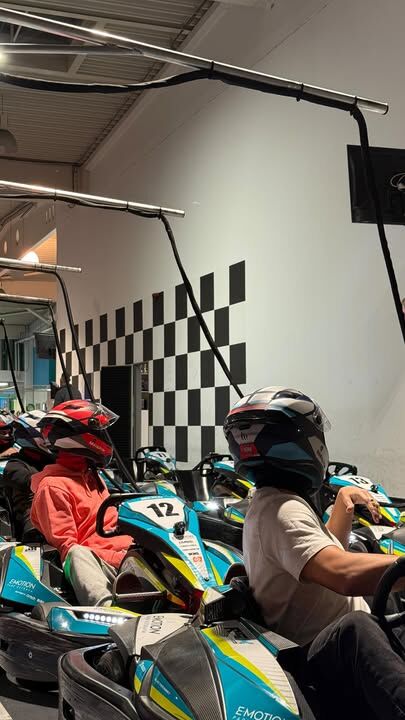 I mimo hřiště se u nás soutěží ve všem.
Motokáry, virtuálka, světelná podlaha a kluci zase dokázali, že když jde o ego a zábavu, jedou naplno. 😁

Díky @emotionparkostrava za parádní teambuilding!

#mfkhavirov #indianihavirov #havirovskyfotbal #fotbal #teambuilding #fyp #relatable