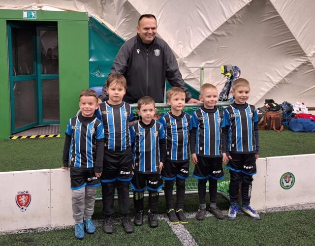 Naši nejmenší z Indiánské školičky okusili turnaj v hale na UT v Karviné. 
Malí bojovníci, velké nasazení a zase o tolik víc zkušeností do budoucna. ⚽️🔥