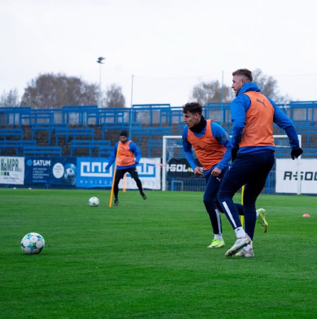 Máme tady pátek, ale týden ještě nekončí.
V neděli jdeme do zápasu.

Výkop 10:15. ⚽️ Přijdeš? 💙

#mfkhavirov #indianihavirov #zapasdoma #hrajemedoma #fyp
